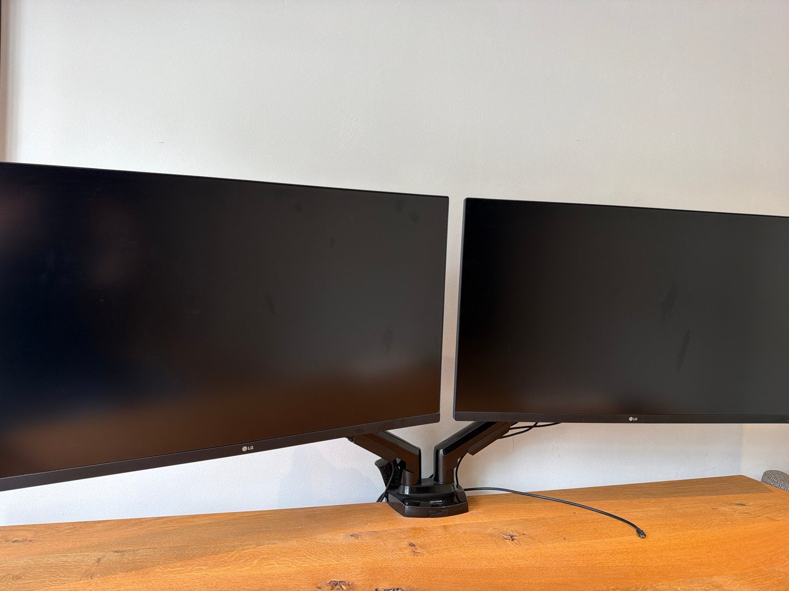 2x LG 32UN880P-B 32 inch 4K UHD Monitor met Huanuo Stand, Computers en Software, Ophalen, IPS, Ingebouwde speakers, DisplayPort