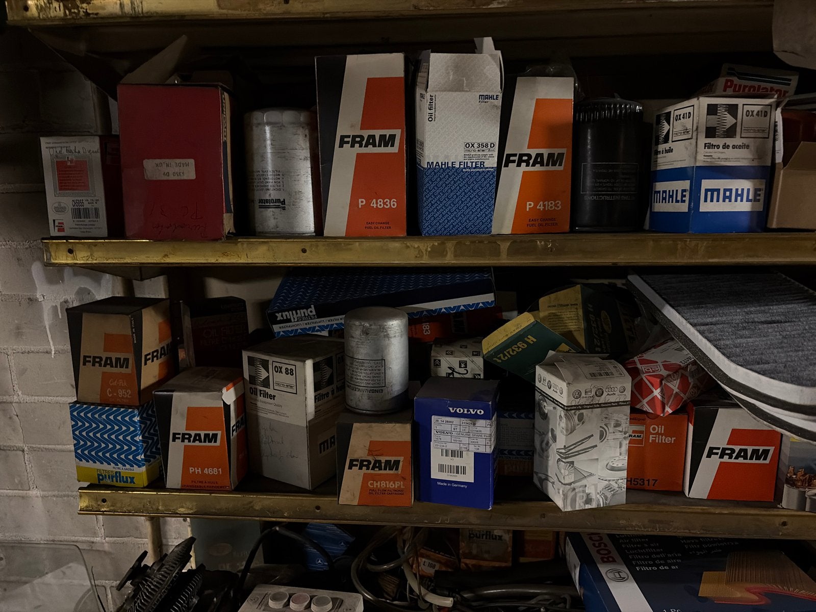Diverse auto-onderdelen: filters, etc. (2 planken vol), Auto-onderdelen, Ophalen of Verzenden, Nieuw, Volvo