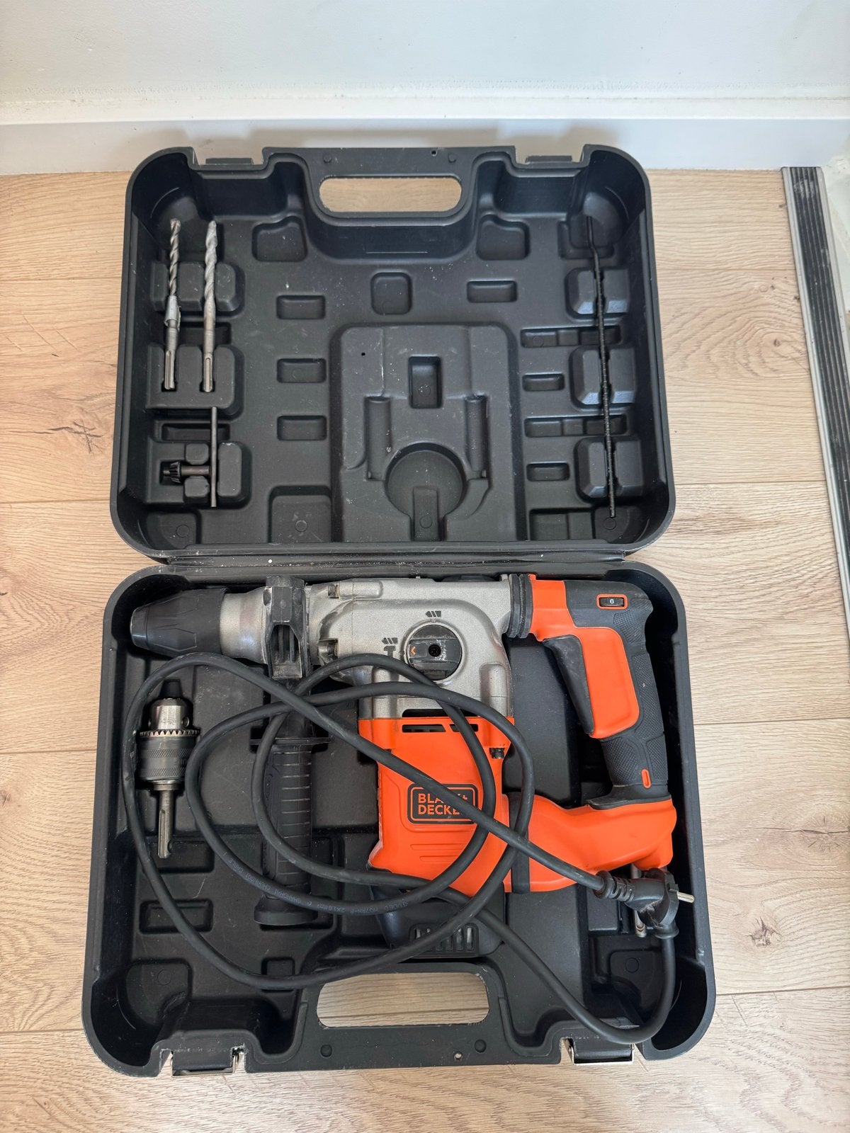 Black+Decker Boorhamer met koffer en boren, Boor- en/of Breekhamer, Ophalen of Verzenden, Klopboormechanisme, Gebruikt