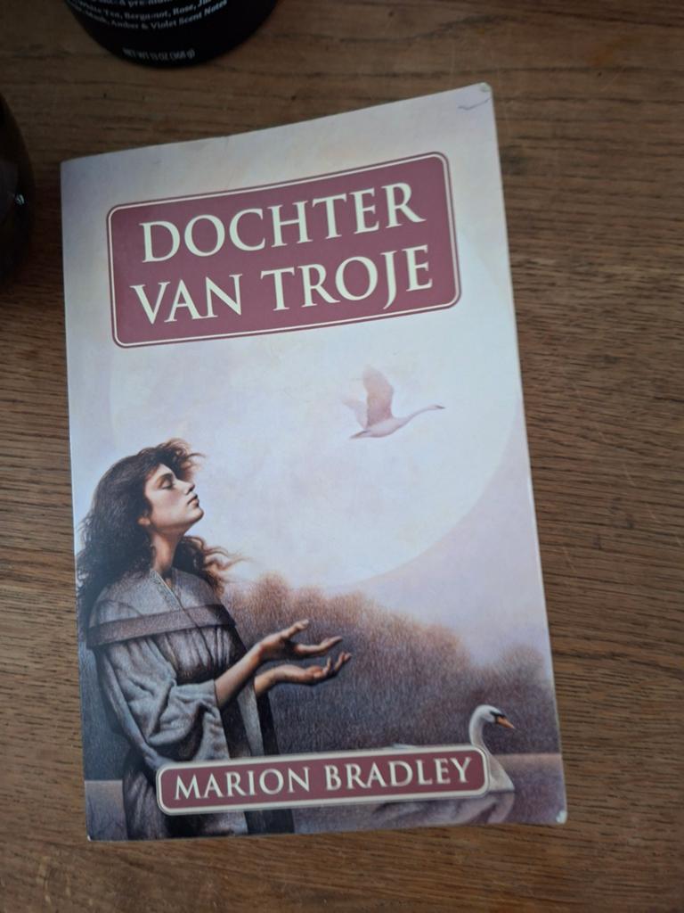 Marion Zimmer Zimmer Bradley - Dochter van Troje, Verzenden, Zo goed als nieuw, Marion Zimmer Zimmer Bradley