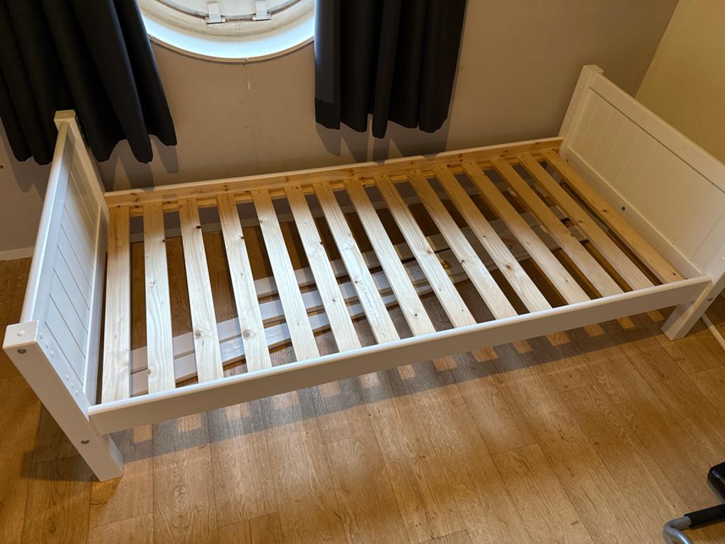 Eenpersoonsbed 210x100 cm met valbescherming - Beter Bed, Huis en Inrichting, Ophalen, Eenpersoons, Hout, 100 cm