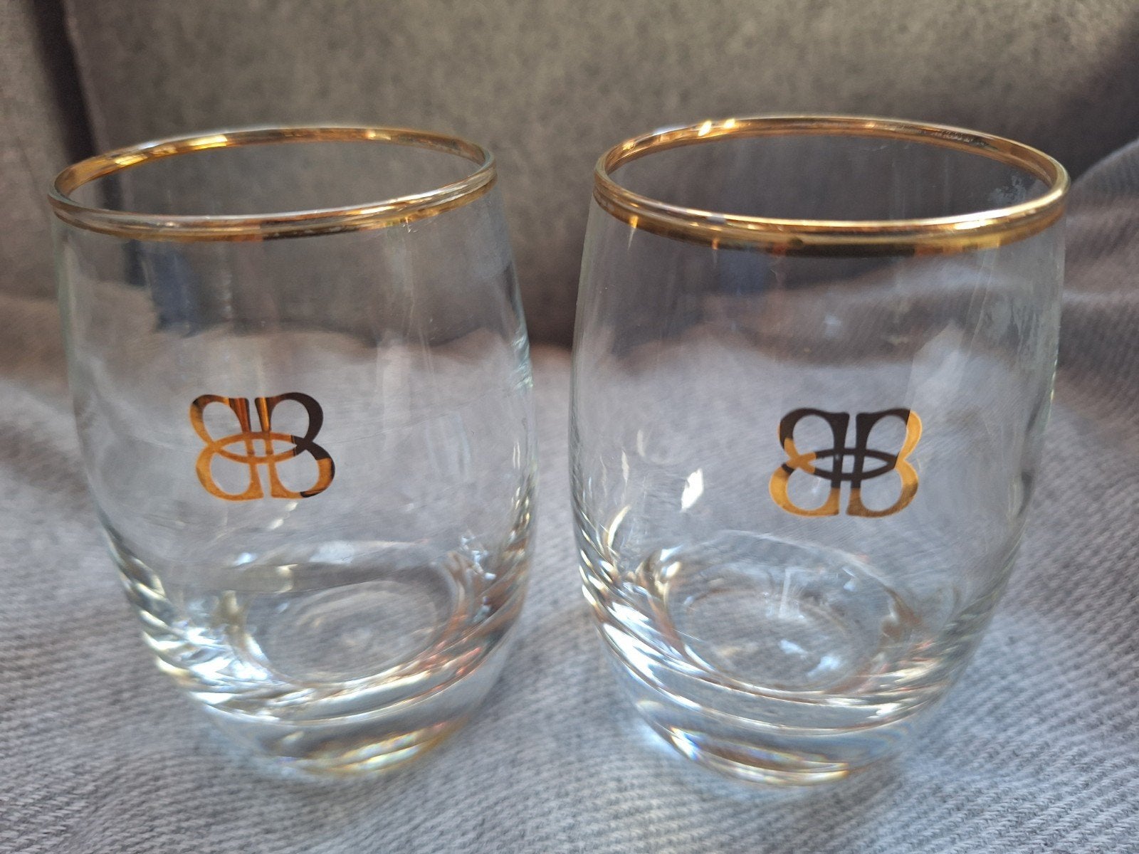 BAILEYS glazen met gouden rand en logo 2 stuks, Verzamelen, Ophalen of Verzenden, Zo goed als nieuw, Borrel- of Shotglas