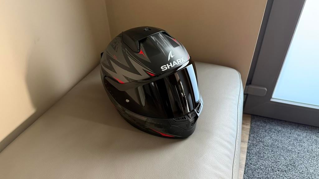 SHARK D-Skwal 3 helm. Nieuwstaat met getint vizier. Maat: M, Ophalen, M, Shark, Nieuw zonder kaartje
