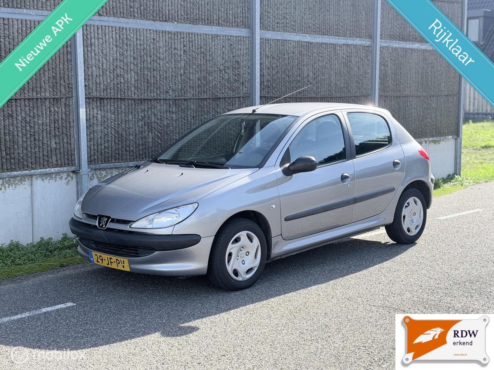 Peugeot 206 1.4 Gentry NAP/NWE APK/LAGE KM STAND/NETTE AUTO, Voorwielaandrijving, 31 €/maand, 4 cilinders, Origineel Nederlands