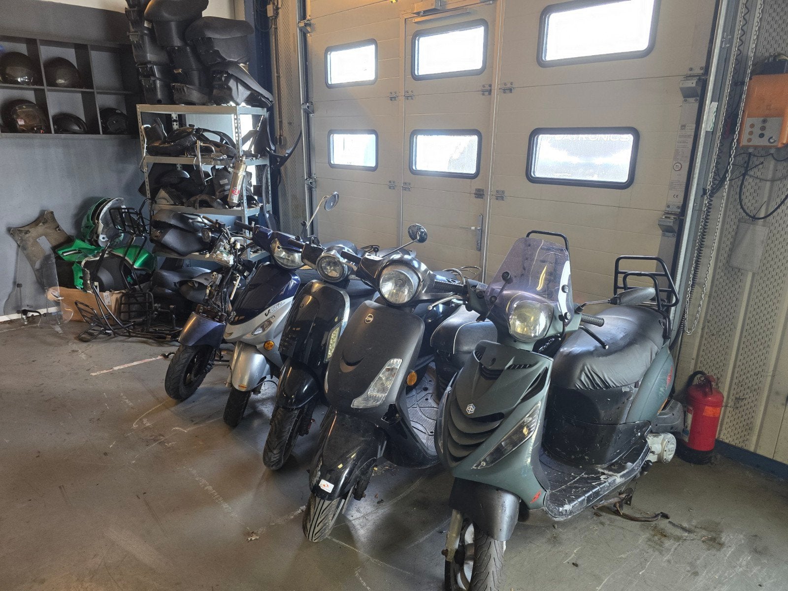 PARTIJ SCOOTERS + ONDERDELEN ZIP FIDDLE ETC. WINKELOPRUIMING, Fietsen en Brommers, Scooters | Piaggio, Ophalen, Benzine, Fly