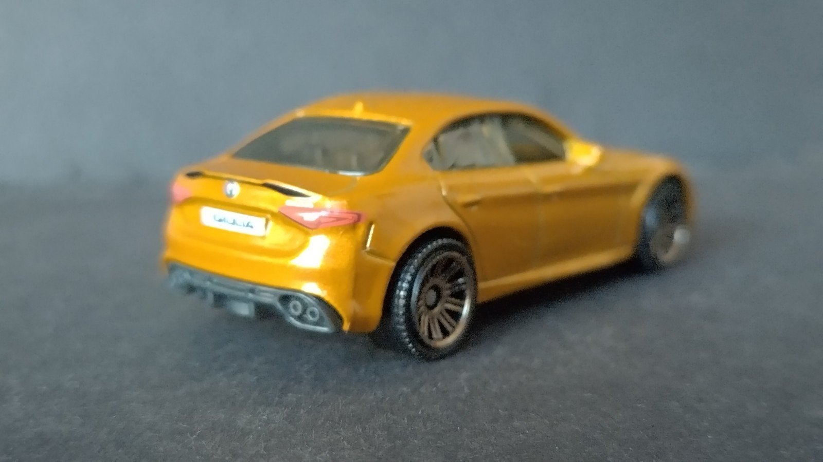 Alfa Romeo Giulia Gold 1:64 3inch Matchbox Pol, Auto, Verzenden, ., Nieuw