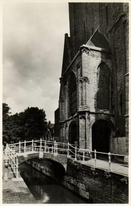 Delft, Ingang Oude Kerk - ongelopen, Ophalen of Verzenden, 1940 tot 1960, Ongelopen, Zuid-Holland