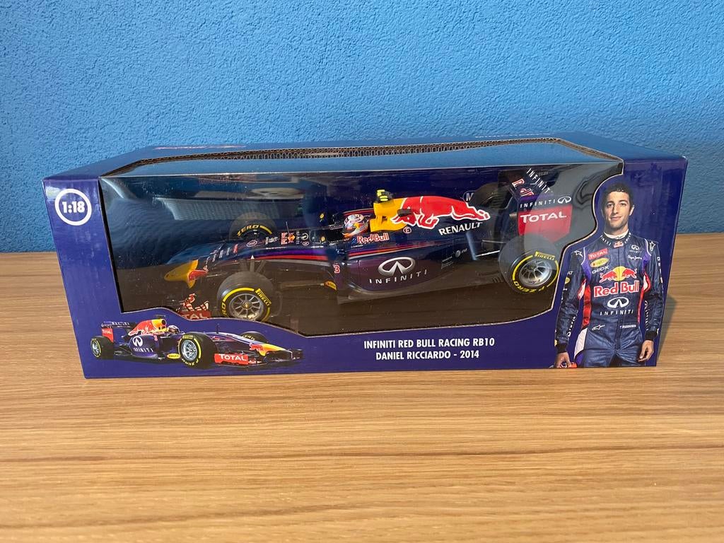Red Bull RB10 Daniël Riciardo 1:18 Minichamps, Hobby en Vrije tijd, Modelauto's | 1:18, Ophalen of Verzenden, Zo goed als nieuw