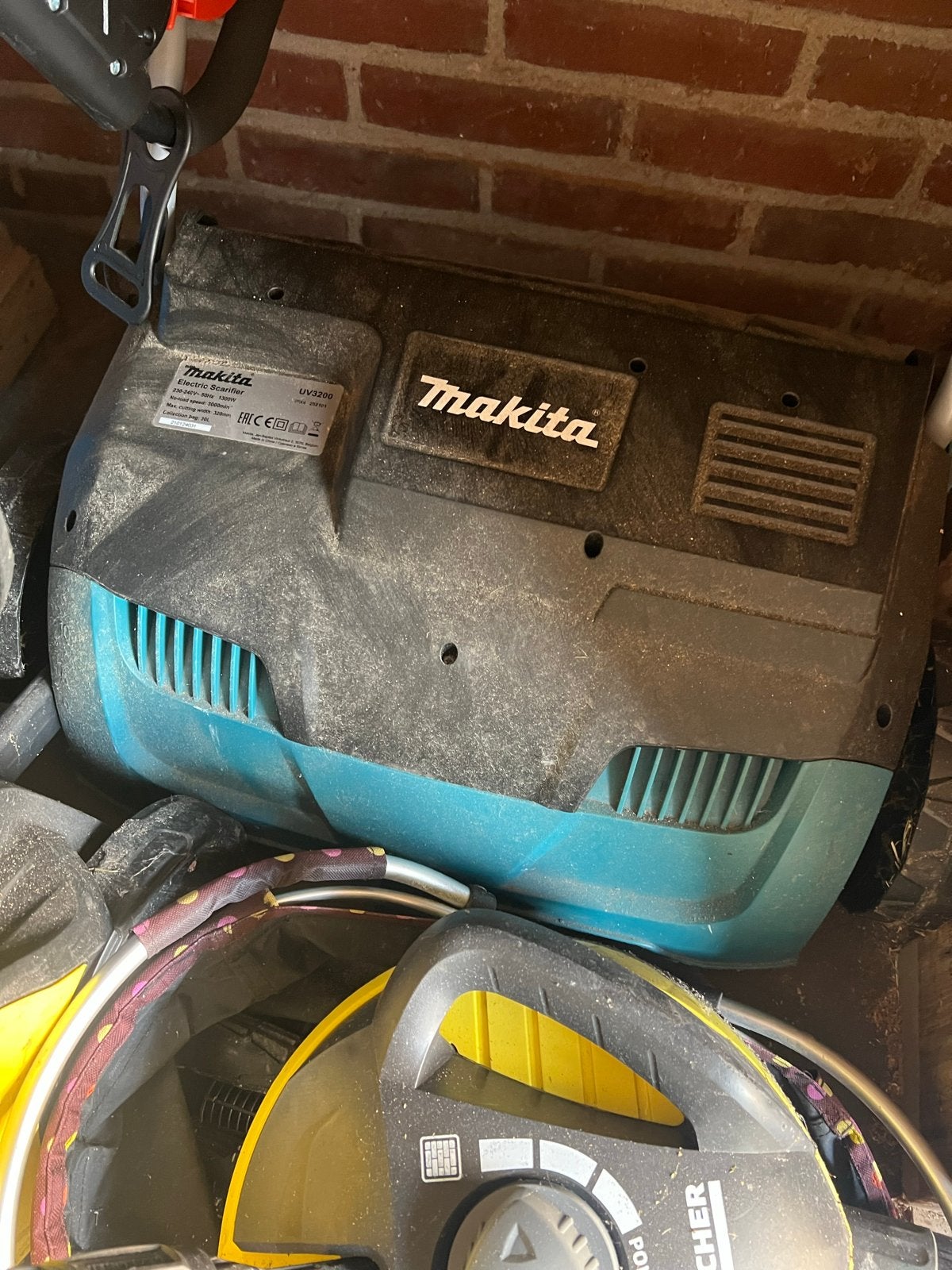 Makita UV3200 Elektrische Verticuteermachine - Gras Verticut, Ophalen, Zo goed als nieuw, Elektrisch