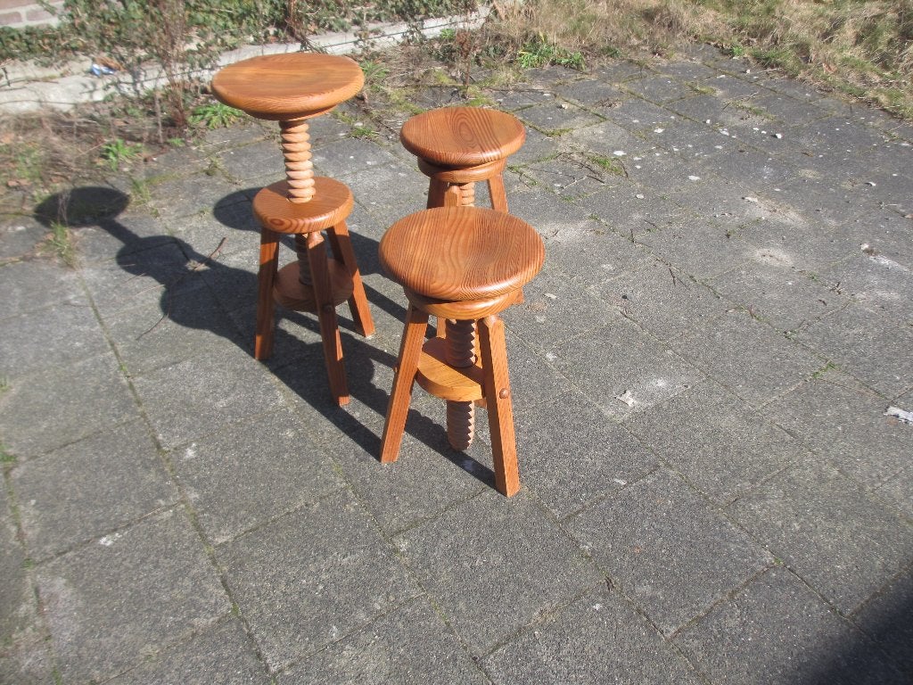 3 Stuks Vintage draaibare grenen houten krukken