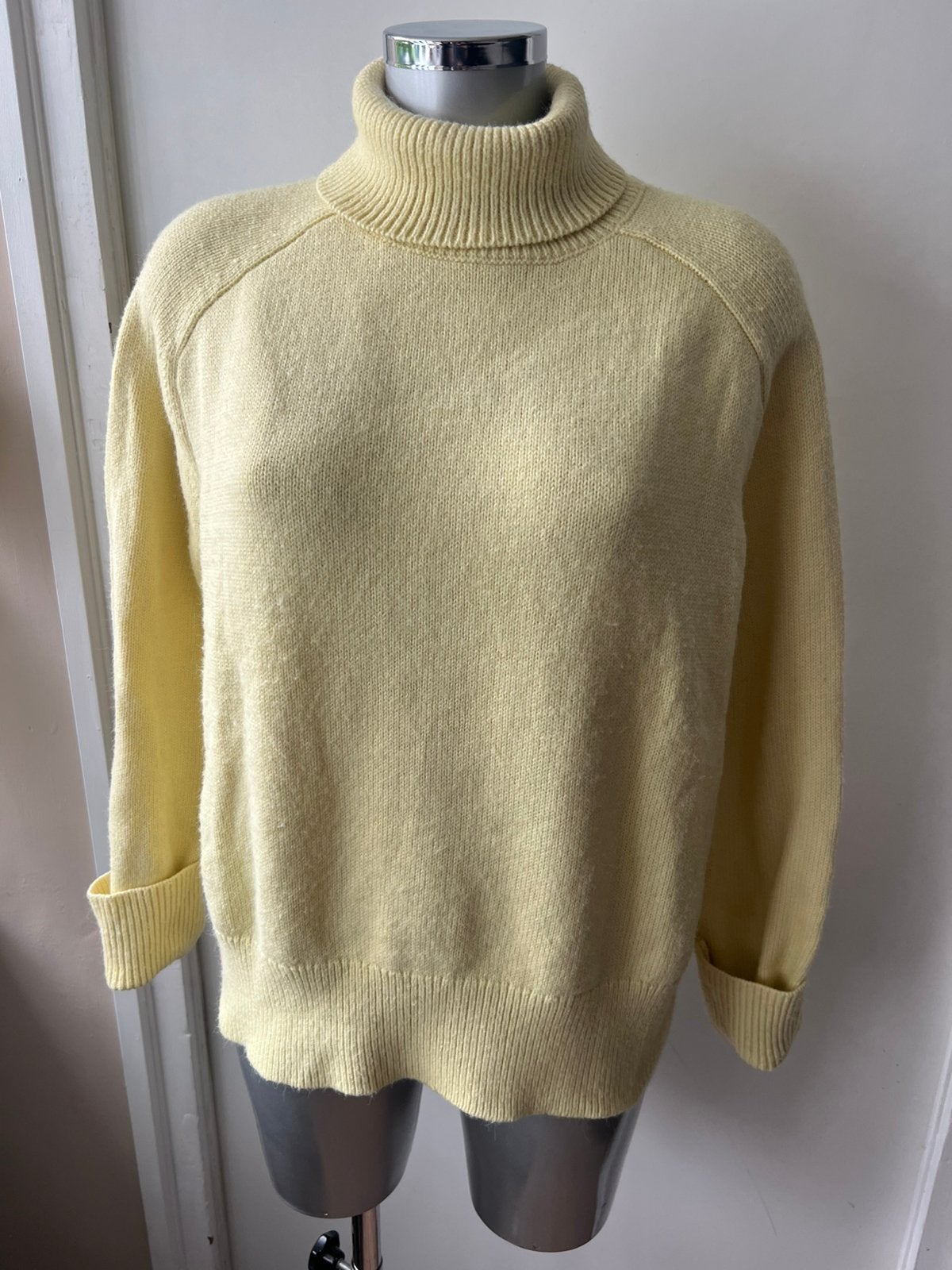 Studio anneloes pastel gele wollen trui maat M, Ophalen of Verzenden, Zo goed als nieuw, Maat 38/40 (M), Geel