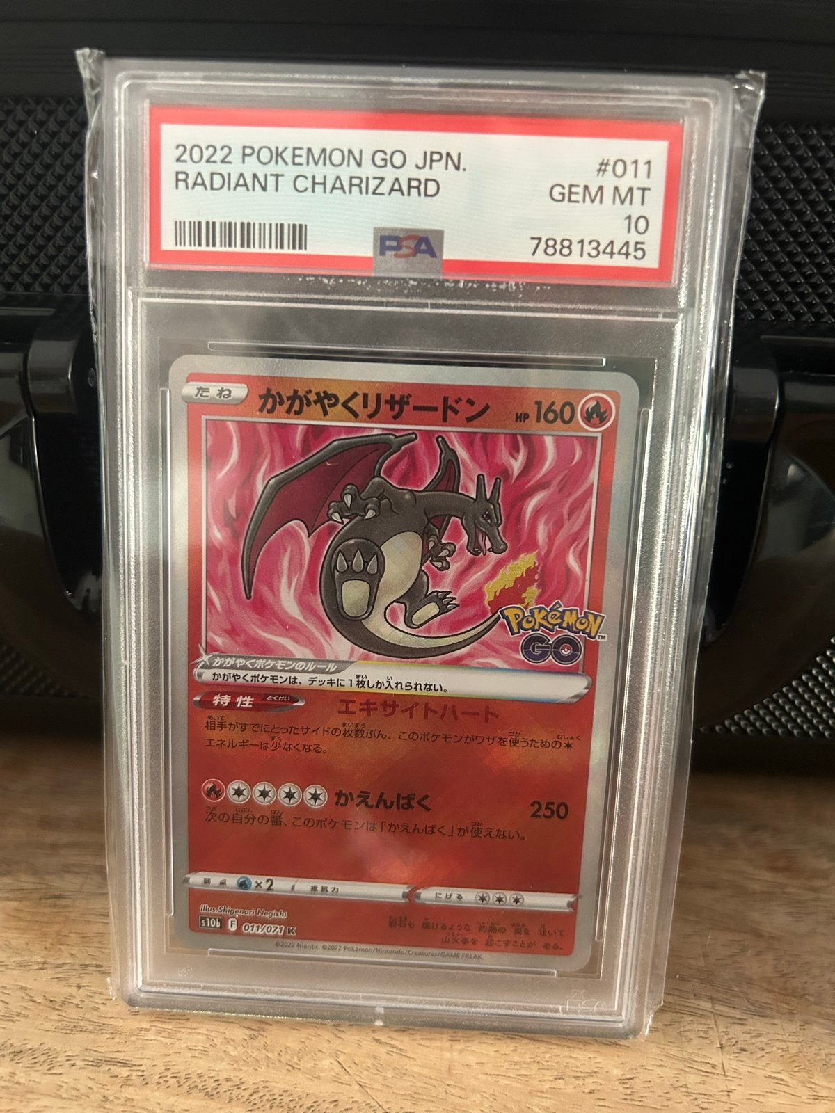 PSA 10 Radiant Charizard (2022 Pokemon Go JPN), Ophalen of Verzenden, Zo goed als nieuw, Losse kaart