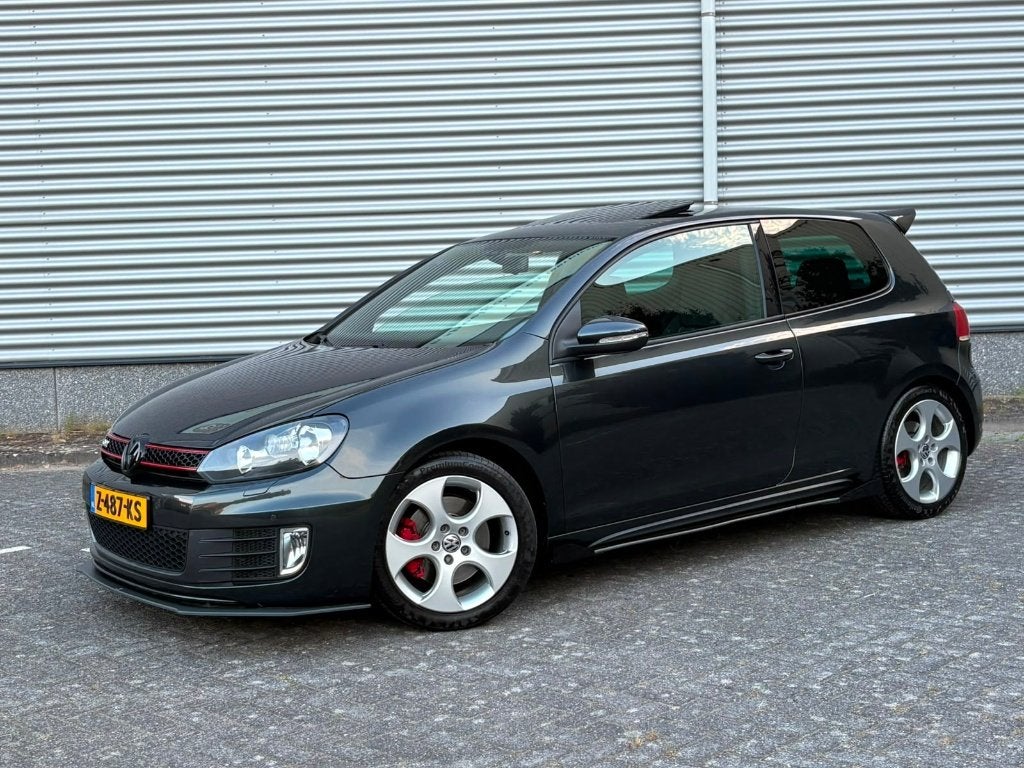Volkswagen Golf 2.0 GTI PANO Carplay Stoelvw Uitlaatsysteem, Voorwielaandrijving, 4 cilinders, 1984 cc, Zwart