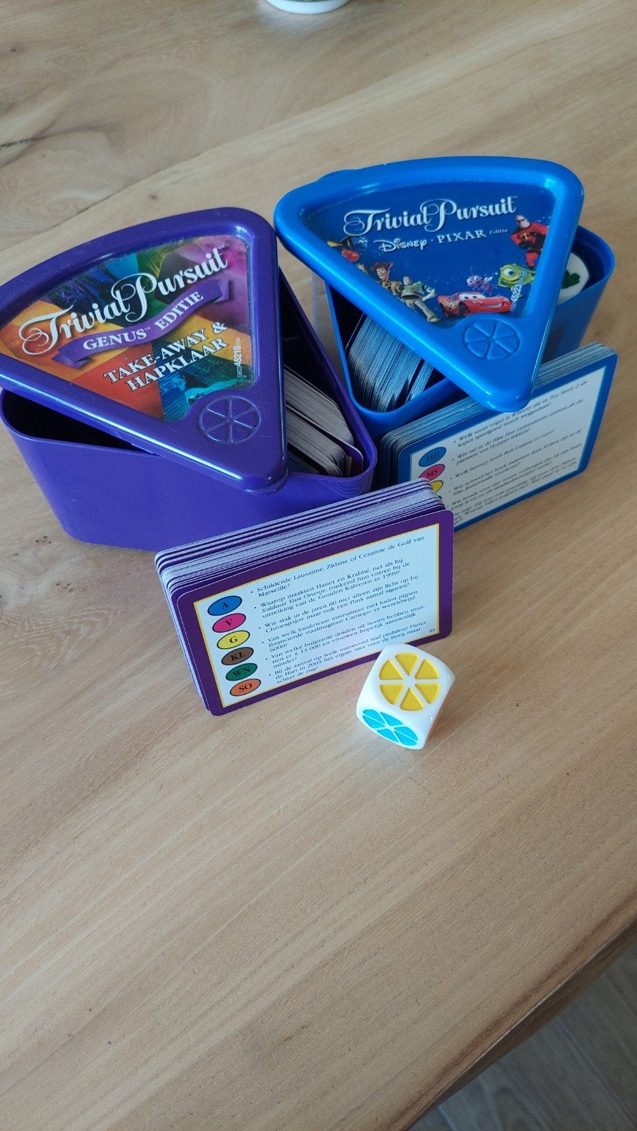 Trivial Pursuit Genus Editie & Disney Pixar Editie, Gebruikt, Verzenden, Hasbro, Drie of vier spelers