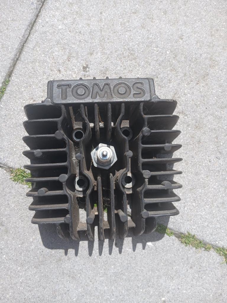Originele tomos cilinder kop met bougie, Fietsen en Brommers, Ophalen of Verzenden, Cilinder