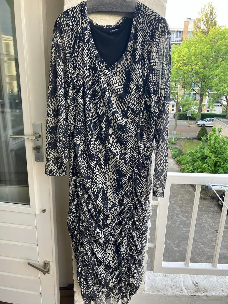NIEUW!!!Stijlvolle Zwarte/Witte Slangenprint jurk van Zizi, Verzenden, Zwart, Maat 46/48 (XL) of groter, Nieuw