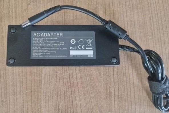 Krachtige 130W laptop voeding Betrouwbaar/breed inzetbr 130W, Computers en Software, Laptop-opladers, Ophalen of Verzenden, Zo goed als nieuw
