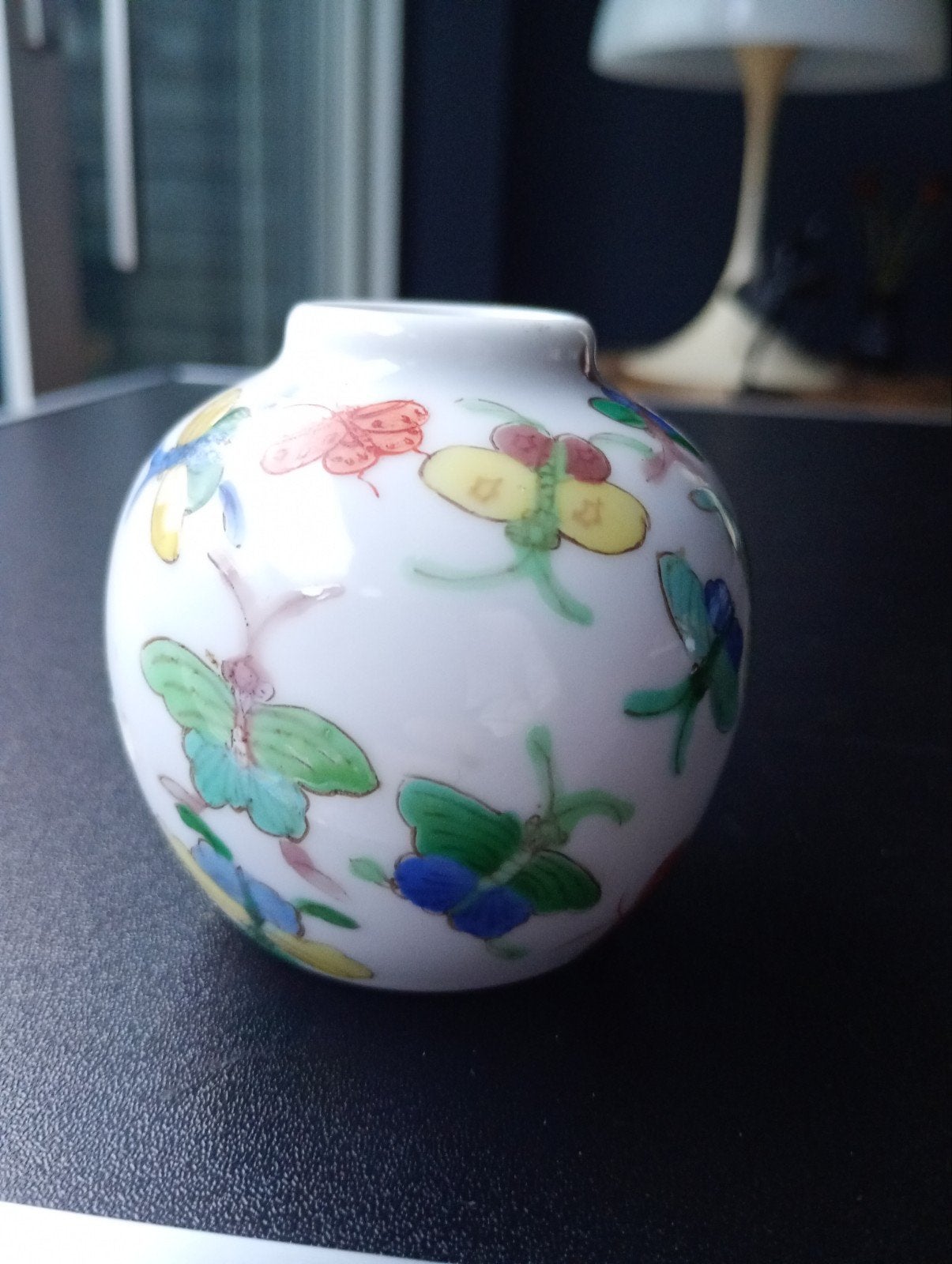 Antiek Chinees Vaasje met Vlinderdecoratie, Ophalen of Verzenden