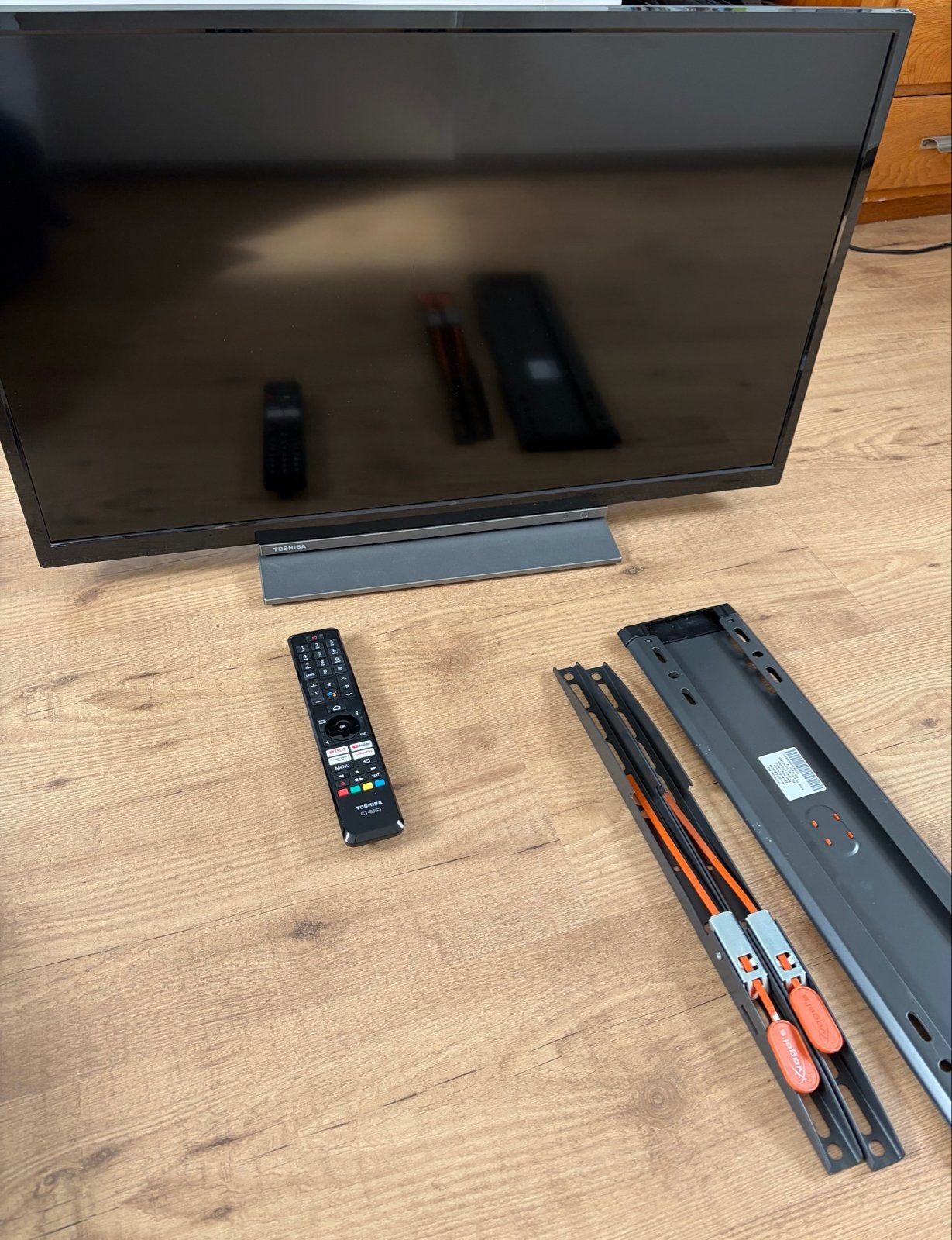 Toshiba 32 inch LCD TV met afstandsbediening en muurbeugel, Audio, Tv en Foto, Ophalen, 50 Hz, 80 tot 100 cm, Gebruikt