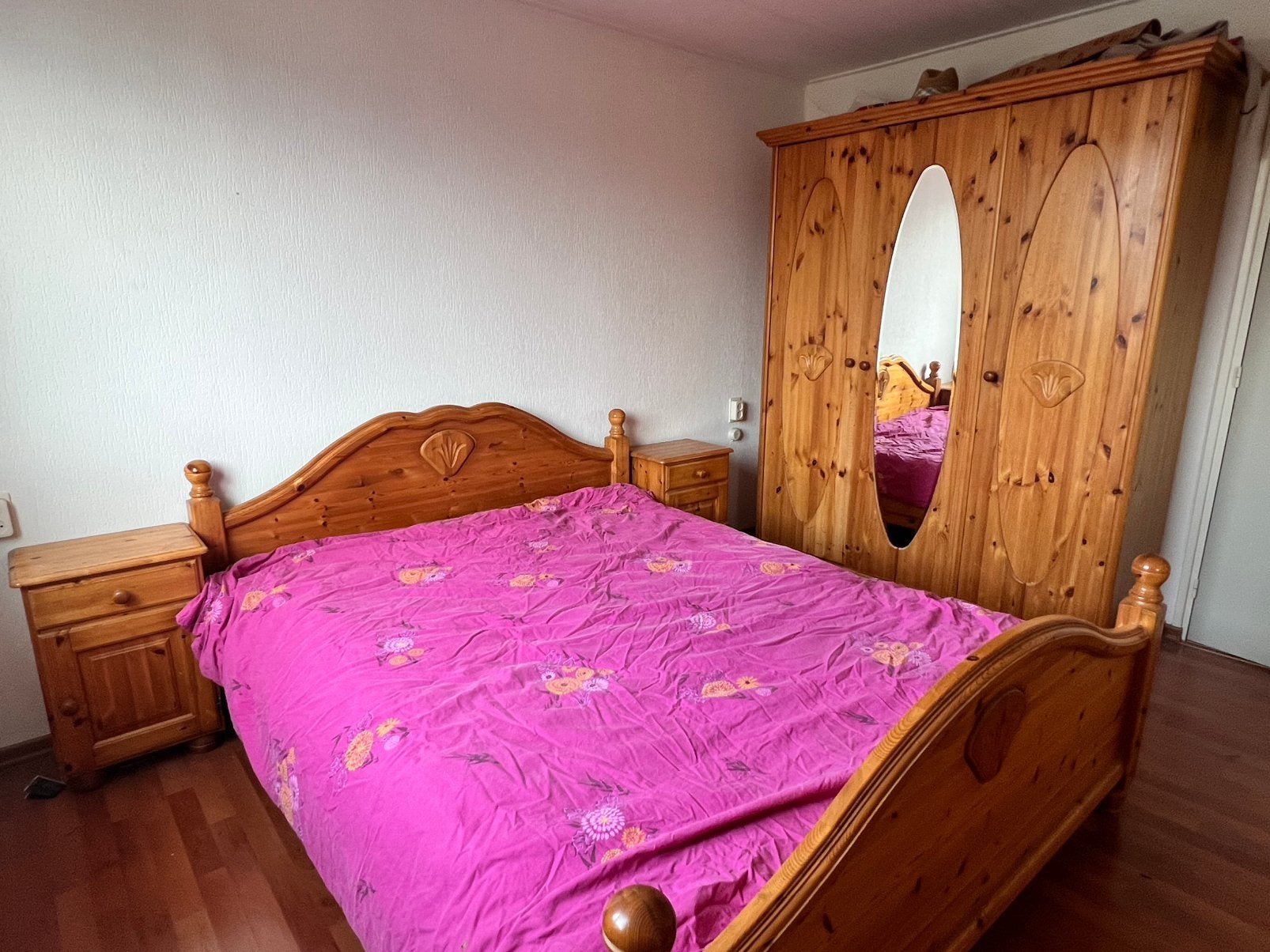 Massief eiken slaapkamer, bed-kast-commode-nachtkast-spiegel, Ophalen, Zo goed als nieuw, Tweepersoons
