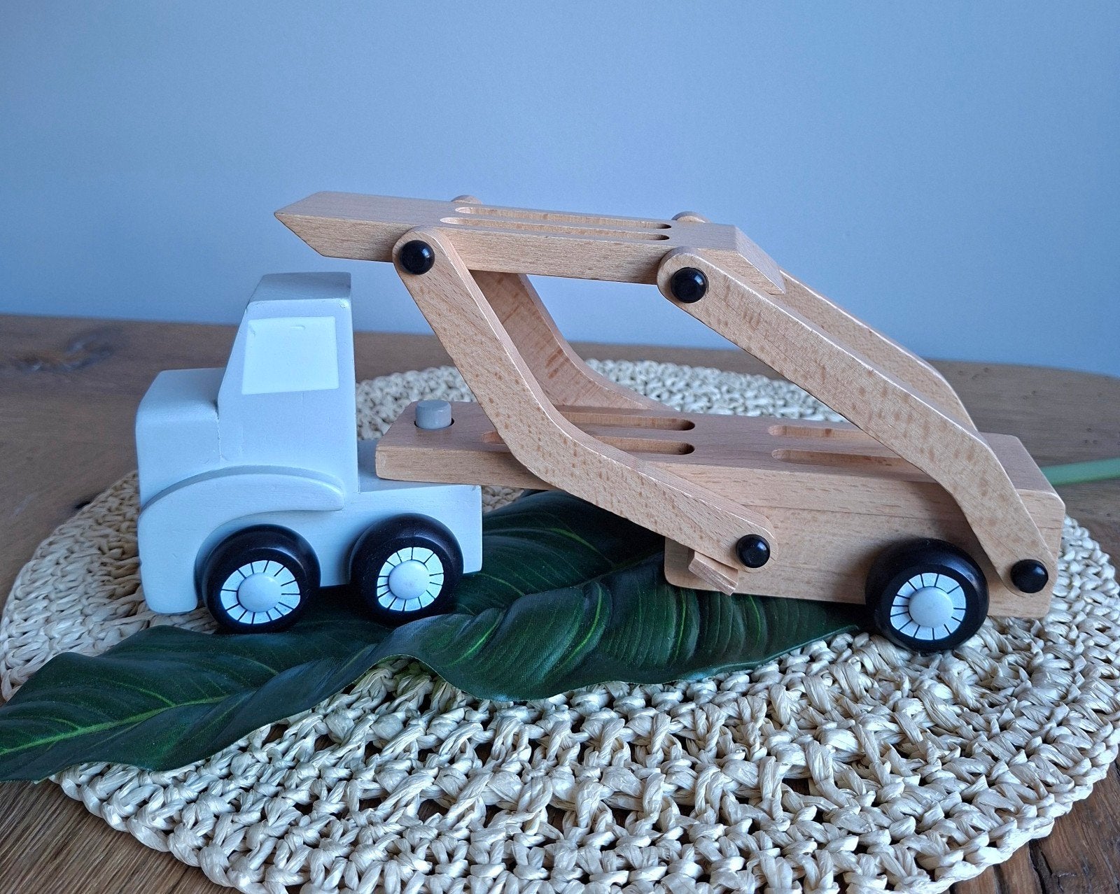 Houten vrachtwagen met oplegger Gloednieuw truck wood new, Ophalen of Verzenden, Nieuw, Rij- of Hobbelspeelgoed
