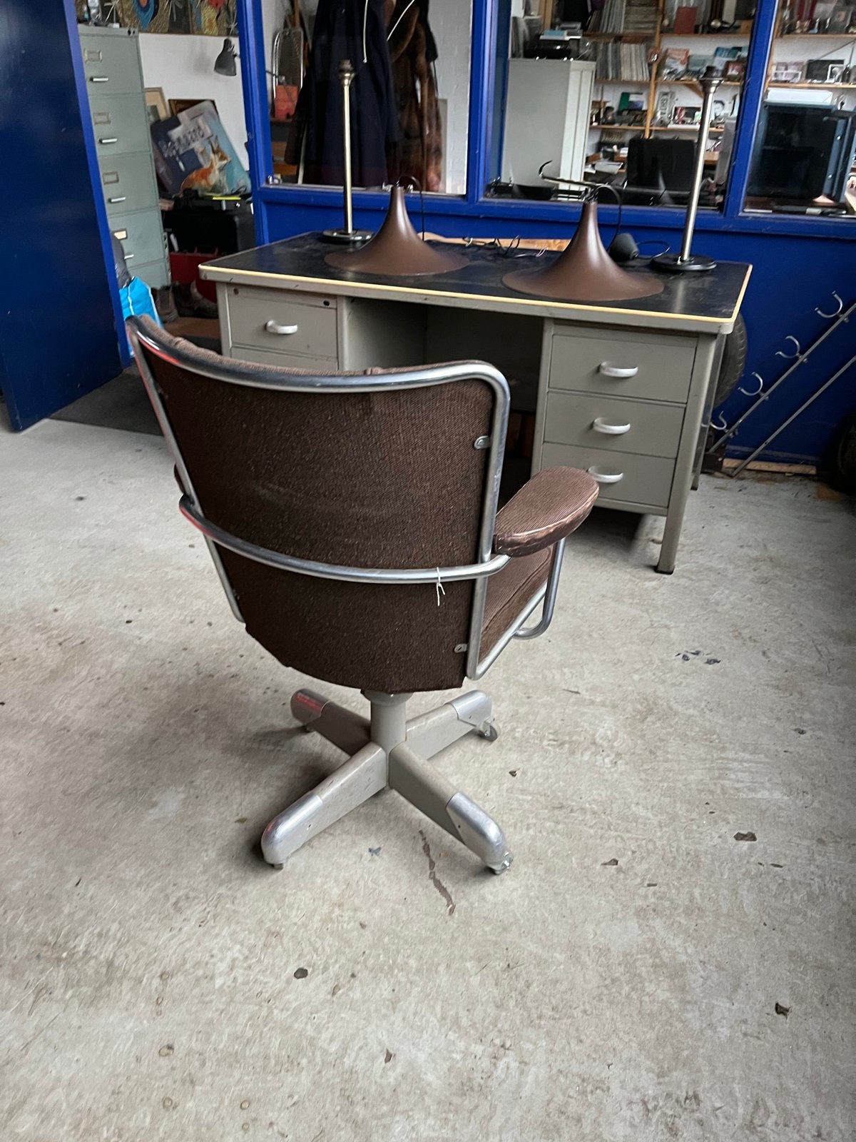 GISPEN BUREAUSTOEL  ARCHITECTEN  BUROLAMP  I.Z.G.ST., Ophalen