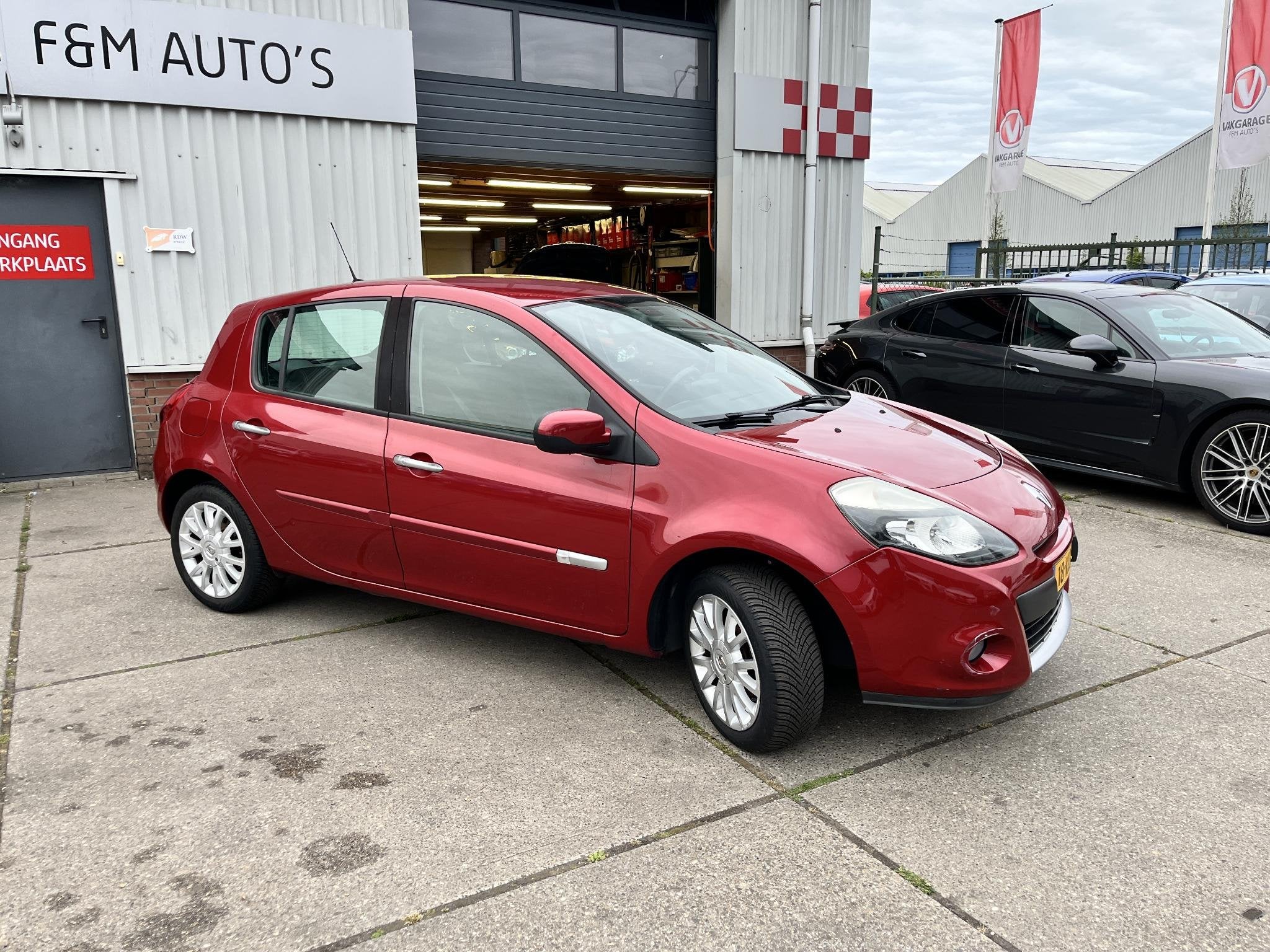 Renault Clio 1.2 TCe Dynamique Airco, cruise, navi, trekhaak, Voorwielaandrijving, Gebruikt, 4 cilinders, 49 €/maand