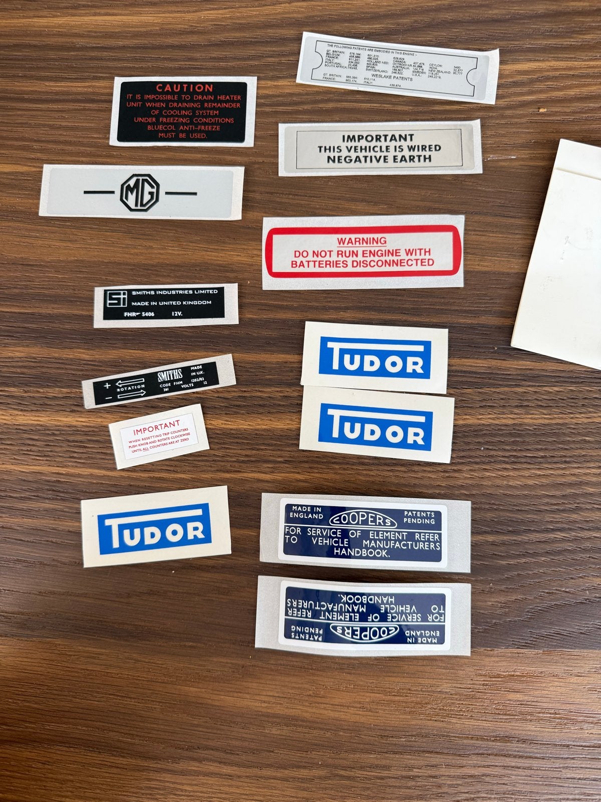 Stickers MGB GT '70-'71 - Klassieke Naamplaatjes Decal Kit, Auto diversen, Autostickers, Ophalen of Verzenden