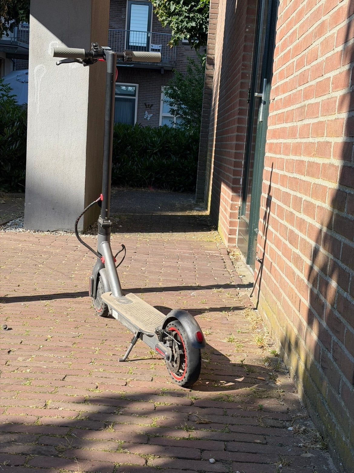 Elektrische step - licht gebruikt, opgevoerd 25 naar 30 km/u, Fietsen en Brommers, Steps, Ophalen of Verzenden, Gebruikt, Elektrische step (E-scooter)
