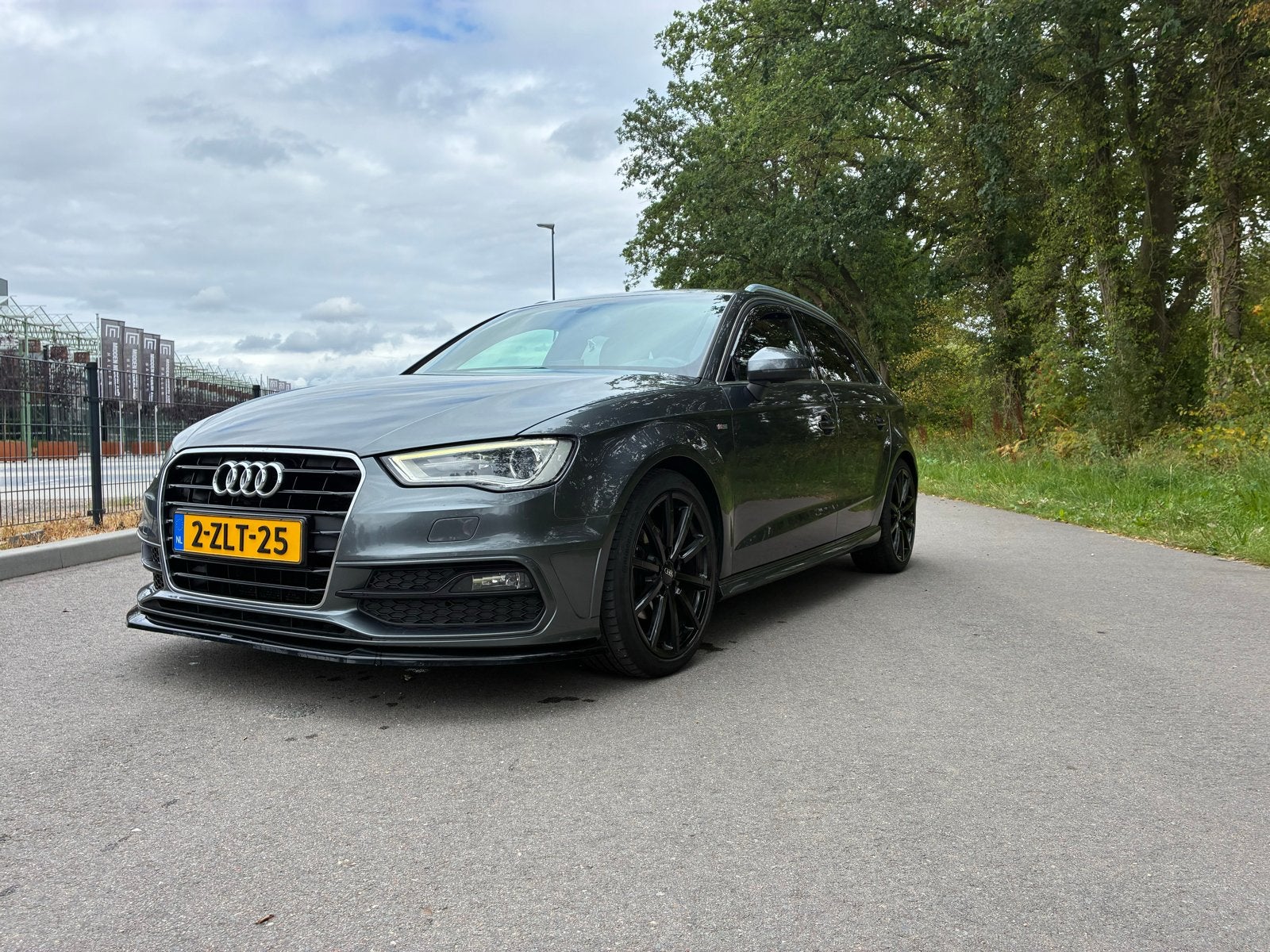 Audi A3 1.2 Tfsi 81KW SB S-tronic 2015 Grijs, Auto's, Audi, Bluetooth, Zwart, 4 cilinders, Leder en Stof