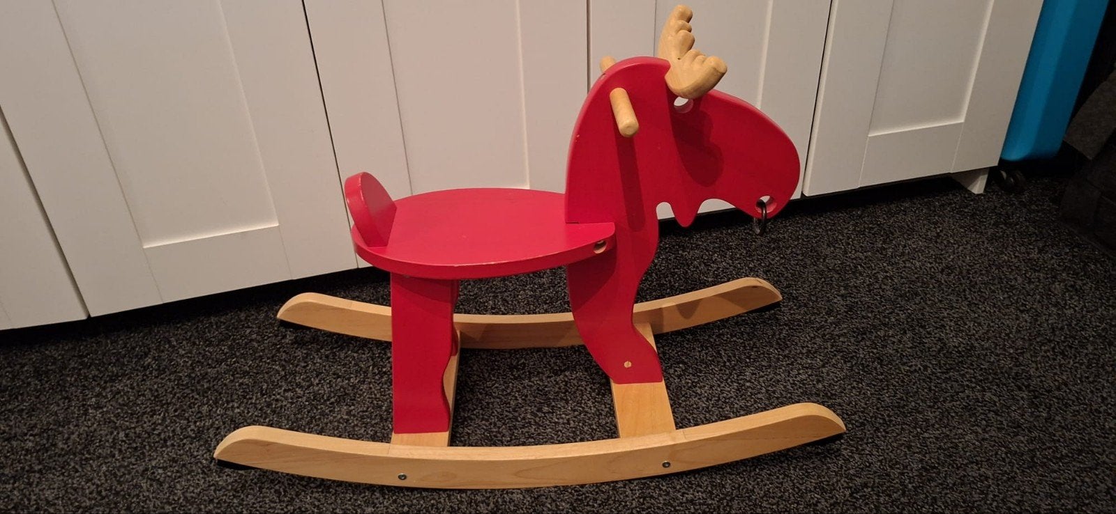 Houten schommeldier eland rood - zgan, Ophalen of Verzenden, Zo goed als nieuw