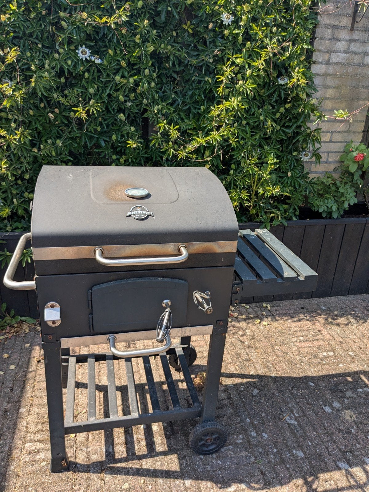 Jamestown Grill Houtskoolbarbecue met thermometer, Ophalen, Gebruikt, Jamestown Grill