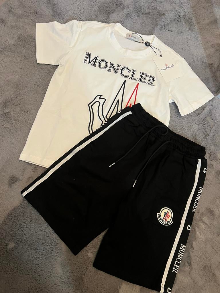 Moncler setje maat 128, Kinderen en Baby's, Kinderkleding | Maat 128, Ophalen of Verzenden, Zo goed als nieuw, Meisje