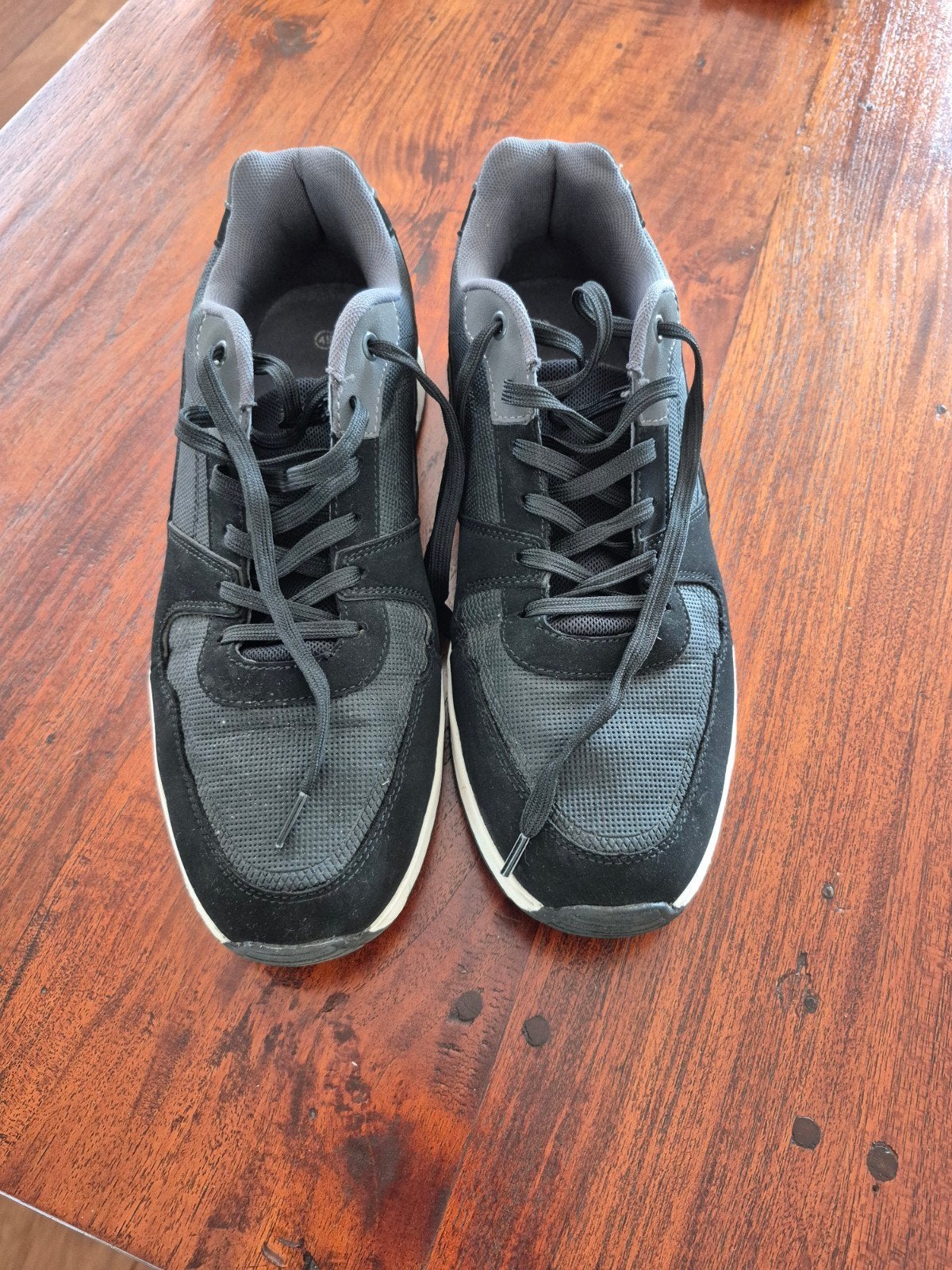 Sportschoenen maat 45, Sport en Fitness, Loopsport en Atletiek, Ophalen of Verzenden, Zo goed als nieuw, Hardloopschoenen, Overige merken