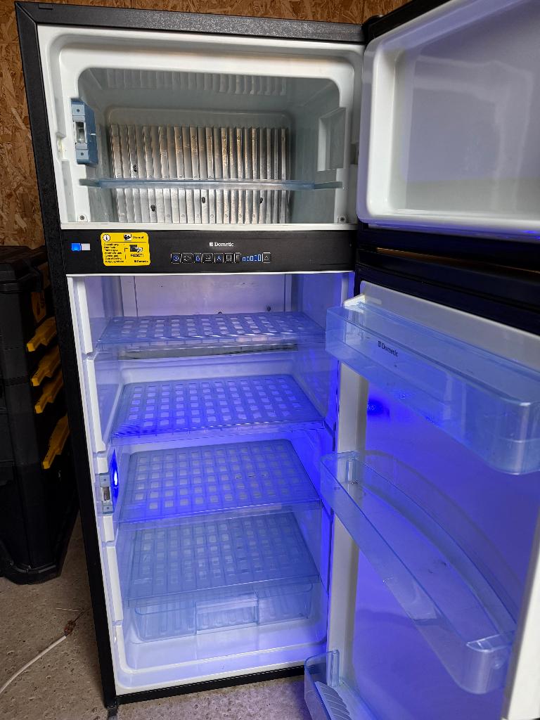Dometic absorptie koelkast RMDT 8505 gereviseerd Tec tower, Caravans en Kamperen, Camper-accessoires, Ophalen of Verzenden, Zo goed als nieuw