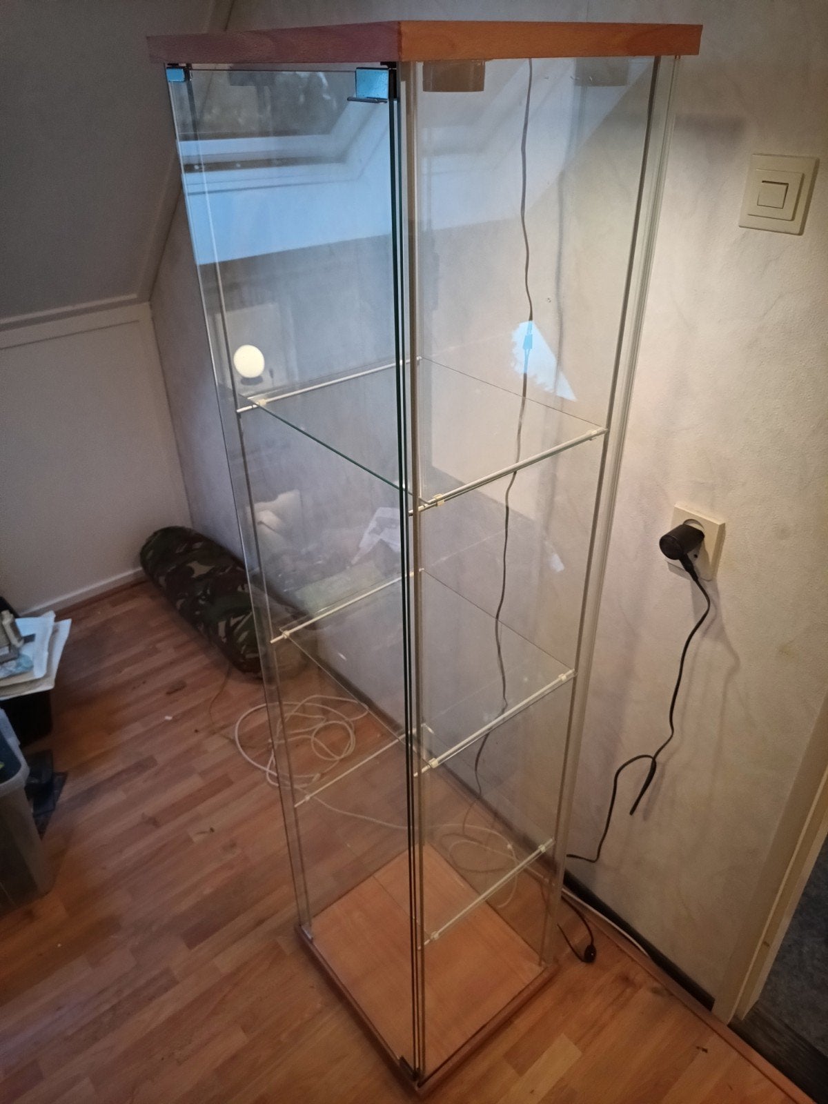 2x Ikea Detolf Vitrinekast met Verlichting, Ophalen, Met plank(en), Minder dan 50 cm, Gebruikt