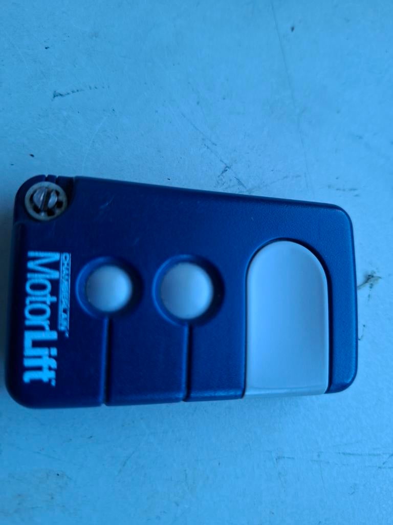 Te koop gevraagd   deze bediening is van een garage deur, Muziek en Instrumenten, Instrumenten | Onderdelen, Elektrische gitaar
