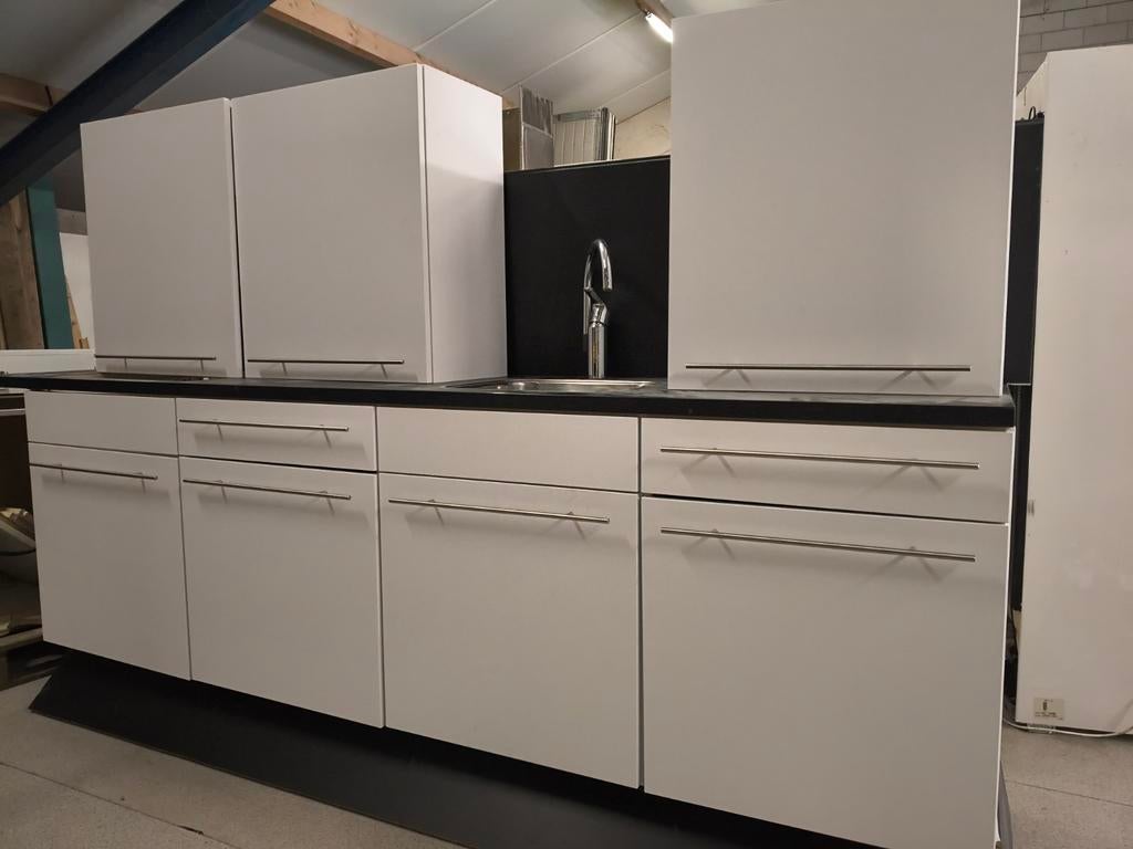 Gebruikt keukenblok, wit met zwart blad, 5 jaar oud, Ophalen, Gebruikt, Wit, Enkelwandige keuken