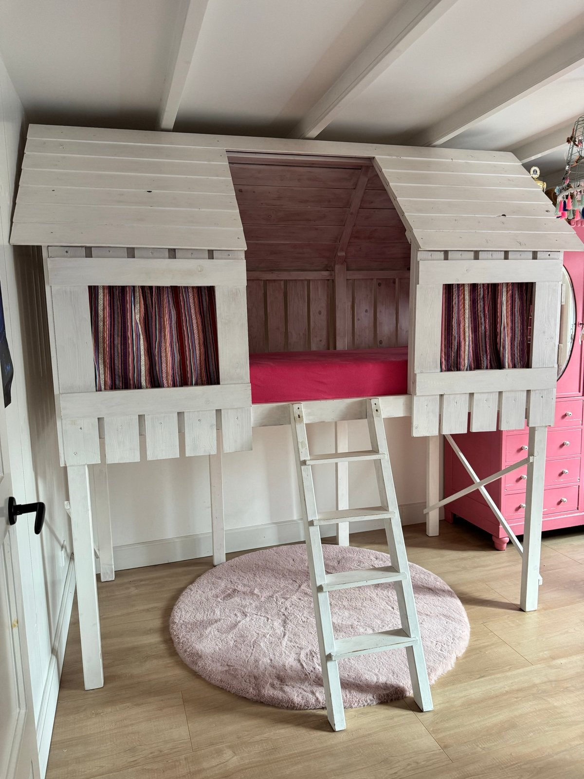 Foto 10 van Uniek Huisjesbed / Hoogslaper voor Kinderkamer