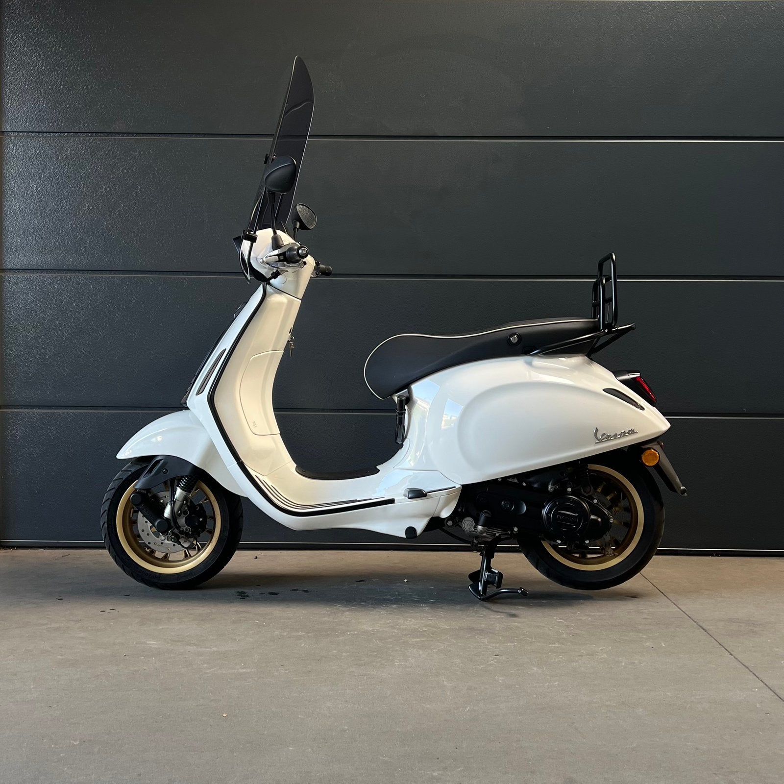 CUSTOM VESPA SPRINT RACING SIXTIES | 1STE EIGENAAR | 2000 KM, Fietsen en Brommers, Ophalen, Vespa S, 49 cc, Zo goed als nieuw