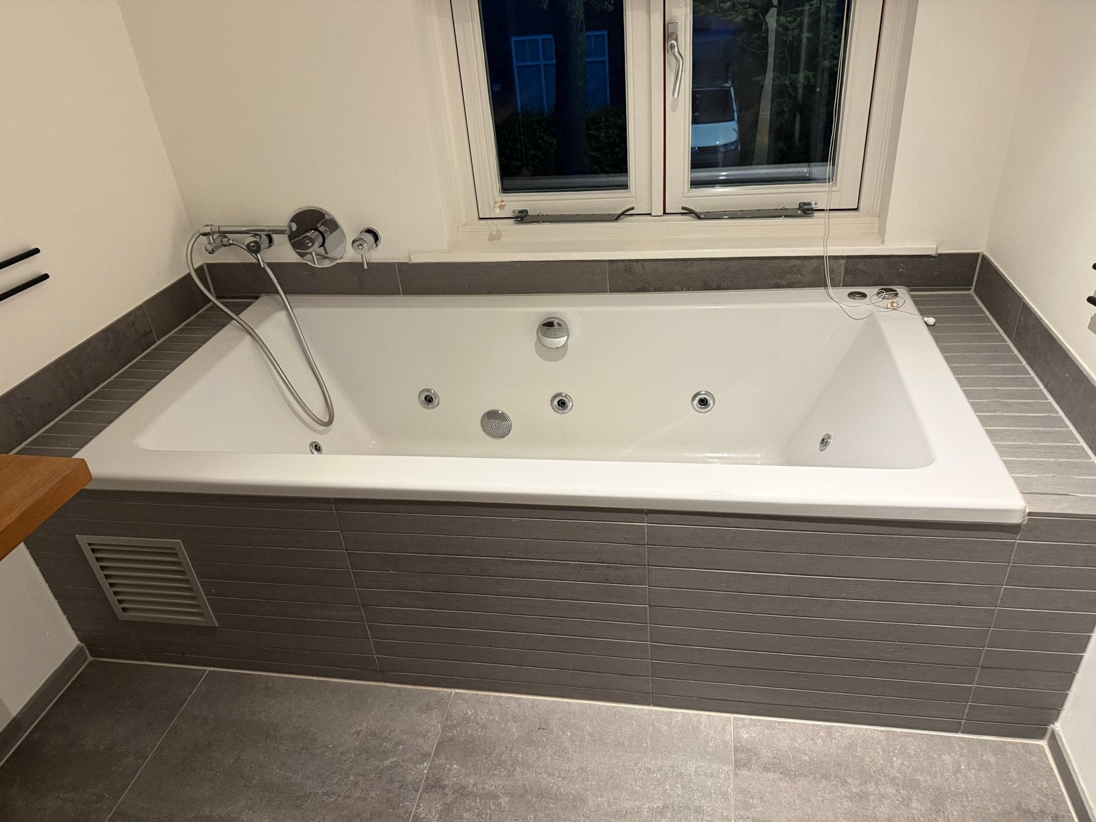 Luxe whirlpool ligbad - in zeer goede staat!, Ophalen, Zo goed als nieuw