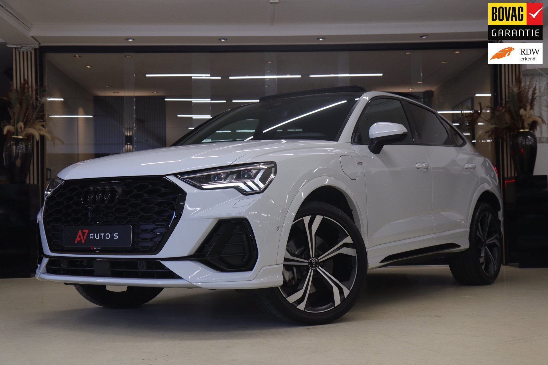 Audi Q3 Sportback 45 TFSI e S Edition 3X S-Line /PANO/KEYLES, Auto's, Audi, Gebruikt, Euro 6, 150 pk, Alcantara