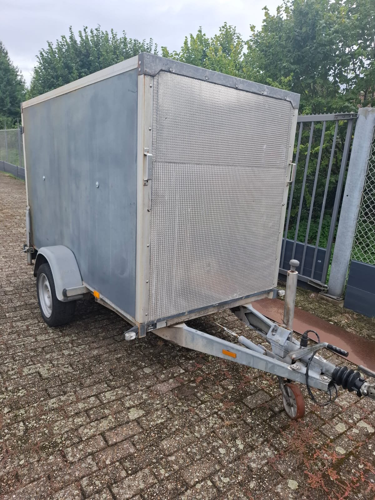 Gesloten aanhanger van merk Hapert, Ophalen, Gebruikt