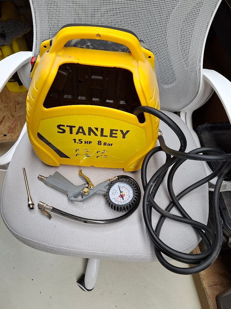 Stanley 1.5 PK 8 Bar Compressor met Accessoires, Ophalen, Mobiel, 6 tot 10 bar, Zo goed als nieuw