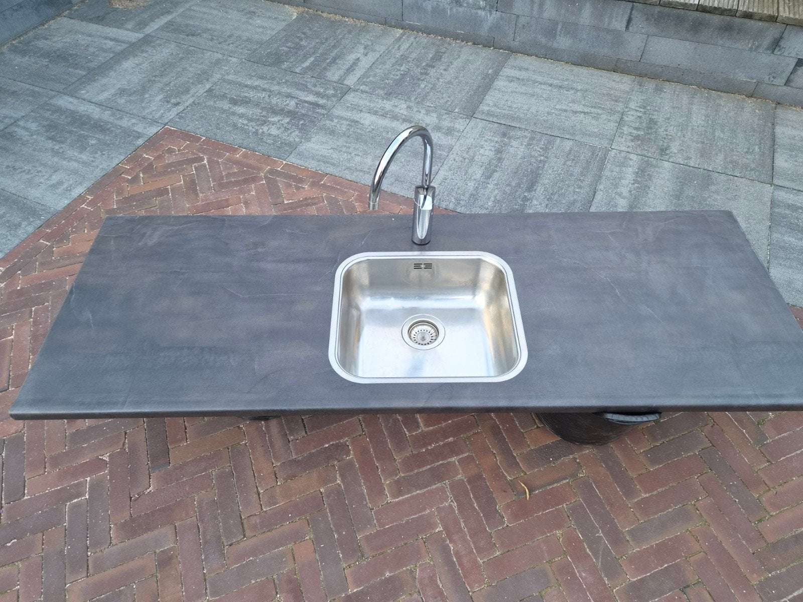Buitenkeuken werkblad met spoelbak en kraan (171 cm), Huis en Inrichting, Keuken | Keukenbenodigdheden, Ophalen, Hout, Zwart, Overige typen