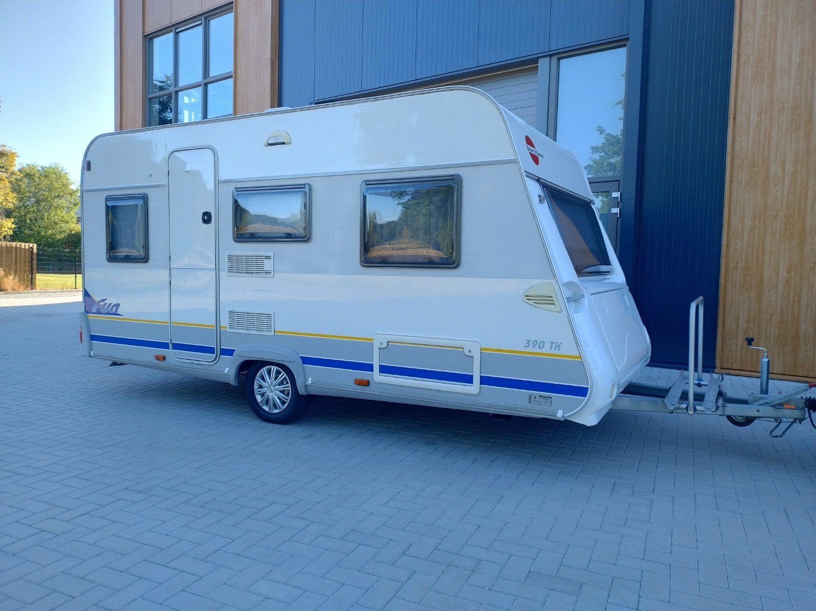 Bürstner Fun 390 TK (2002) met voortent, luifel en stapelbed, Caravans en Kamperen, Vast bed, Schokbreker, 750 - 1000 kg, Particulier