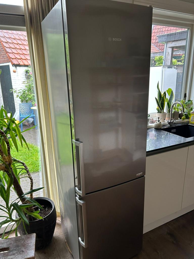 Bosch koelvriescombinatie, Witgoed en Apparatuur, Koelkasten en IJskasten, Ophalen, 200 liter of meer, Met aparte vriezer, 160 cm of meer