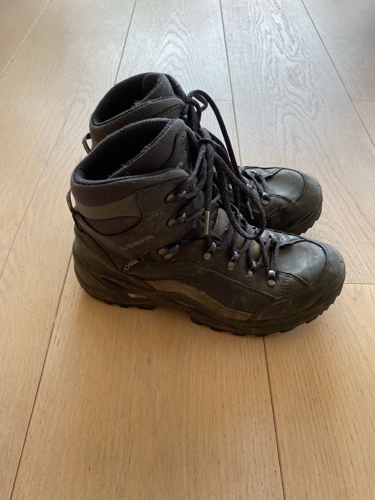 Lowa wandelschoenen  42 gortex, Ophalen of Verzenden, Zo goed als nieuw, Schoenen