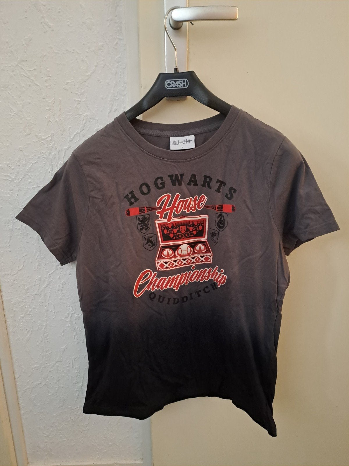 Harry Potter Hogwarts Quidditch T-shirt Maat L, Maat 42/44 (L), Nieuw, Ophalen of Verzenden, Korte mouw