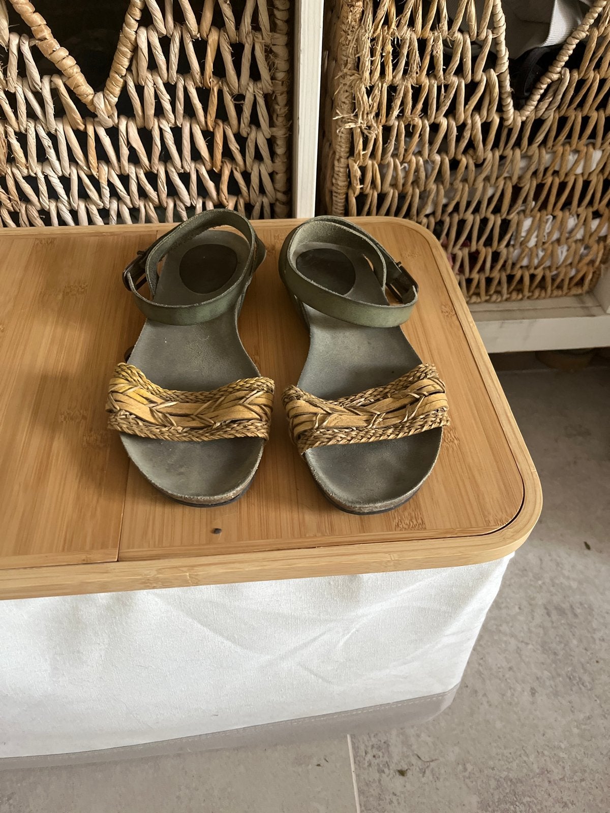 Sandalen Fred de la Bretoniere maat 40, Ophalen of Verzenden, Zo goed als nieuw, Beige, Sandalen of Muiltjes